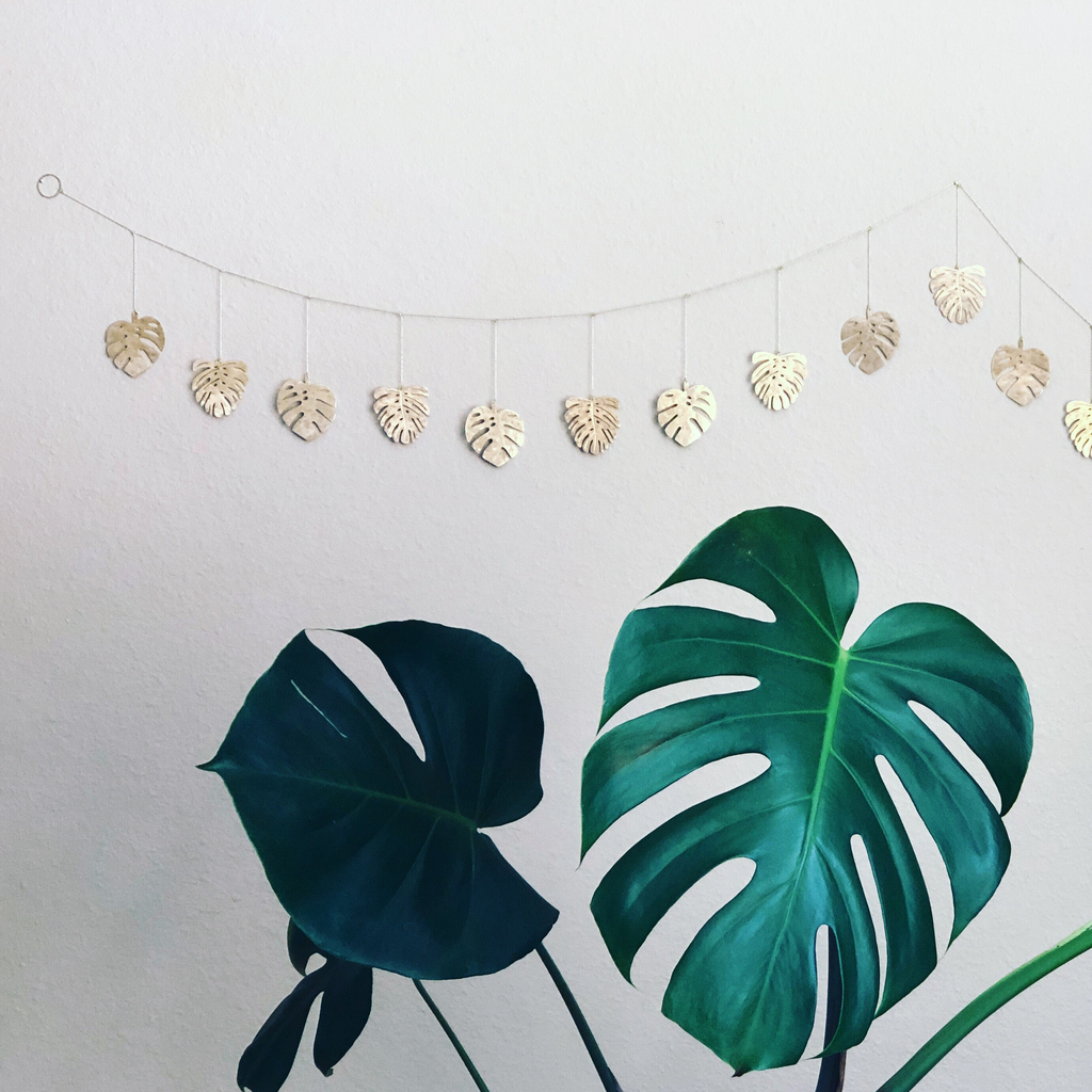 Monstera Hammered Brass Garland