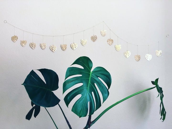 Monstera Hammered Brass Garland